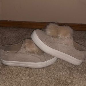 Pompom casual shoes